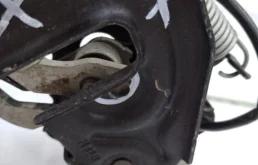 Замок капота для BMW X6 2022 года на фотографиях