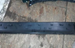 Накладка на дверь передняя левая для Audi Q7 2008 года на фотографиях