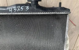 Радиатор охлаждения ДВС для Honda Civic 2010 года на фотографиях