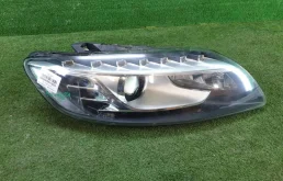 Фара правая для Audi Q7 2013 года на фотографиях