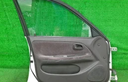 Дверь передняя левая для Toyota Corolla 2000 года на фотографиях
