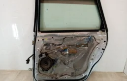 Двери для Mitsubishi Grandis 2005 года на фотографиях