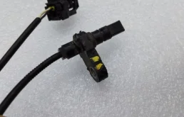 Датчик ABS передний правый для Toyota RAV4 на фотографиях