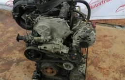 Двигатель без навесного для Nissan X-Trail 2000 года на фотографиях