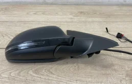 Стекла и зеркала для Audi Q3 2014 года на фотографиях