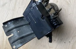 Блок ABS для Volvo XC90 2012 года на фотографиях