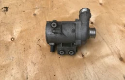 Насос охлаждающей жидкости ДВС(Помпа) для BMW X3 на фотографиях