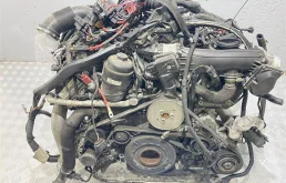 Двигатель без навесного для Audi A8 на фотографиях