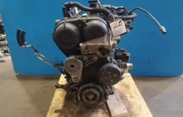 Двигатель без навесного для Ford Kuga 2015 года на фотографиях