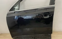 Накладка на дверь передняя левая для Audi Q7 2015 года на фотографиях