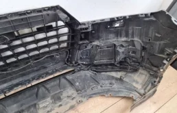 Усилитель переднего бампера для Audi Q7 2024 года на фотографиях