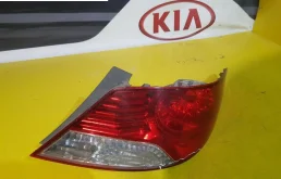 Фонарь внешний правый для Hyundai Solaris 2013 года на фотографиях