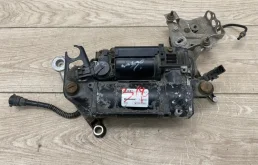 Компрессор пневмоподвески передний для Audi Q7 на фотографиях