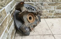 Кулак задний левый для Audi Q7 на фотографиях