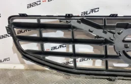 Решетка радиатора для Volvo S60 2015 года на фотографиях