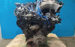 Двигатель без навесного для Nissan Pathfinder 1999 года на фотографиях