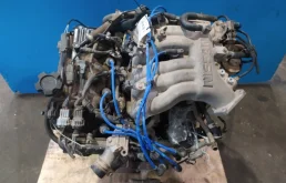 Двигатель без навесного для Nissan Pathfinder 1999 года на фотографиях