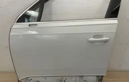Дверь передняя левая для Audi Q7 2024 года на фотографиях