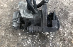 Суппорт задний левый для Honda Civic 2005 года на фотографиях