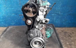 Двигатель без навесного для Ford Kuga 2010 года на фотографиях