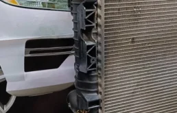 Радиатор охлаждения ДВС для Mercedes-Benz GL class 2010 года на фотографиях