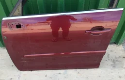 Двери для Citroen C4 Picasso 2008 года на фотографиях