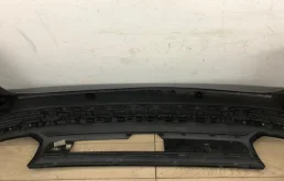 Бампер задний для Volkswagen Touareg 2025 года на фотографиях