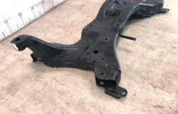 Подрамник двигателя для Mitsubishi Outlander 2008 года на фотографиях