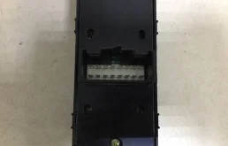 Блок управления стеклоподъемниками для Hyundai Solaris 2014 года на фотографиях