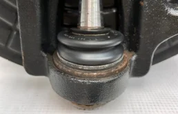 Кулак поворотный правый для Mercedes-Benz M class 2001 года на фотографиях