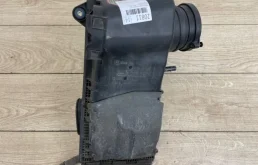 Корпус воздушного фильтра для Audi Q7 2010 года на фотографиях