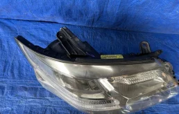 Фары для Toyota Alphard 2008 года на фотографиях