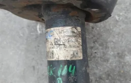 Амортизатор передний правый для Opel Insignia 2017 года на фотографиях