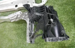 Панель радиатора (телевизор) для Mercedes-Benz E class на фотографиях