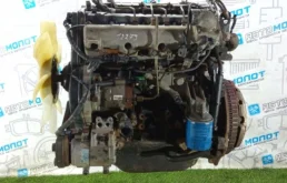 Двигатель без навесного для Kia Carnival 2000 года на фотографиях