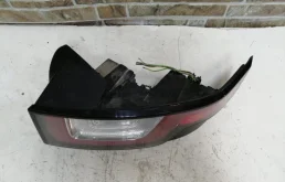 Противотуманка (ПТФ) задняя правая для Land Rover Range Rover Evoque 2010 года на фотографиях