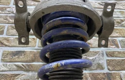 Амортизатор передний левый для Audi Q7 на фотографиях