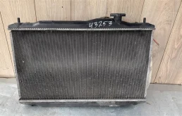 Радиатор охлаждения ДВС для Honda Civic 2010 года на фотографиях