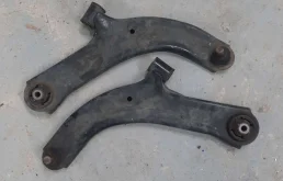 Рычаг передний левый нижний для Nissan Tiida на фотографиях