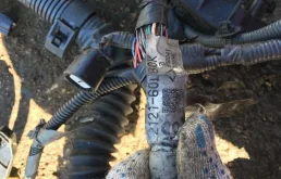 Проводка моторного отсека для Toyota Land Cruiser на фотографиях