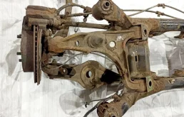 Рычаг задний правый верхний для Suzuki Grand Vitara 2015 года на фотографиях