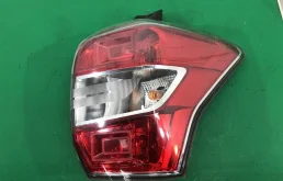 Фонарь правый для Subaru Forester на фотографиях