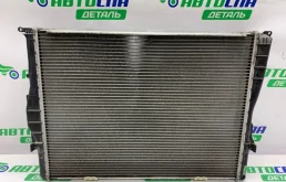 Радиатор охлаждения ДВС для BMW 3er 2007 года на фотографиях