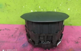 Подушка безопасности водителя для Skoda Rapid 2017 года на фотографиях