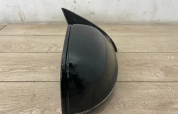 Стекла и зеркала для Audi Q7 2012 года на фотографиях