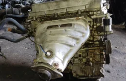 Двигатель без навесного для Toyota RAV4 2003 года на фотографиях