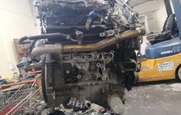 Двигатель без навесного для Nissan Pathfinder 2016 года на фотографиях