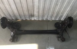 Задняя балка для Toyota Corolla 2012 года на фотографиях