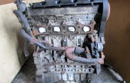 Двигатель без навесного для Peugeot 406 на фотографиях