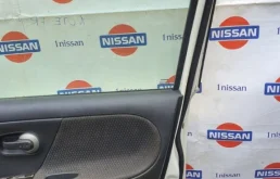 Дверь передняя правая для Nissan Note 2005 года на фотографиях